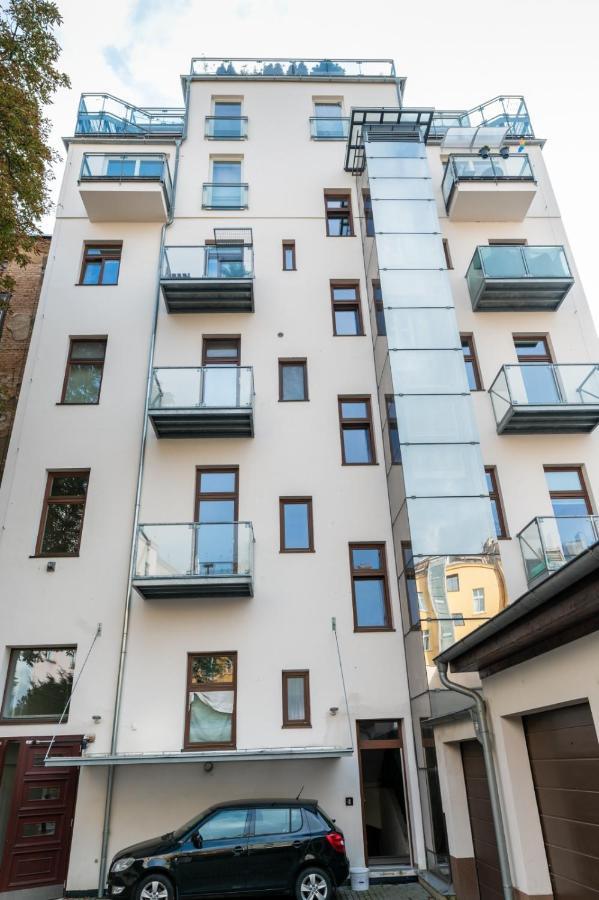 Designed Next To Vaclav Square With Terrace And Private Garage Apartament Praga